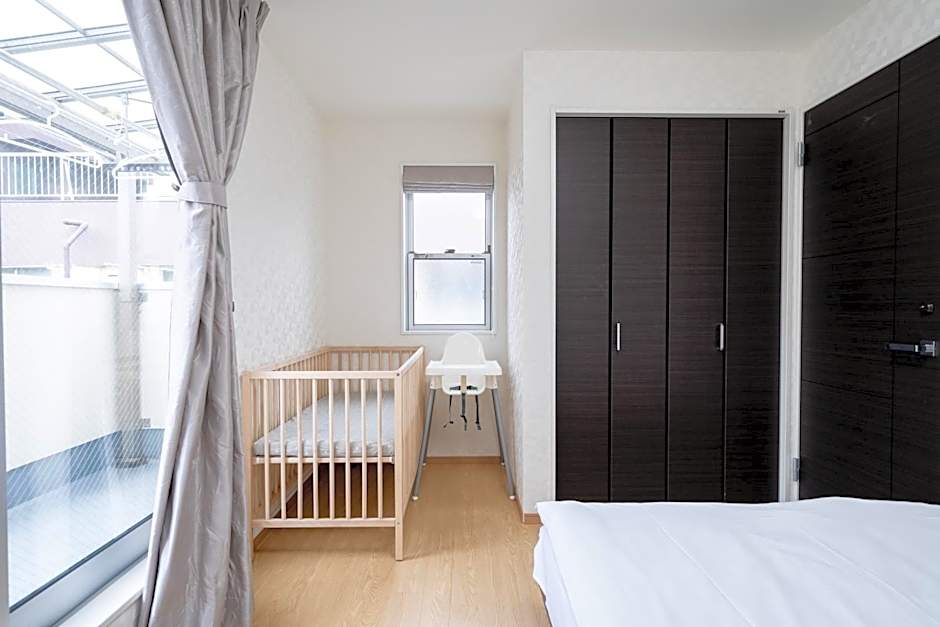 Shinokubo guest house , near shinjuku 100 square meters, 4 bedrooms, 1 living room 1kitchen 2toilet 1bathroom washmachine