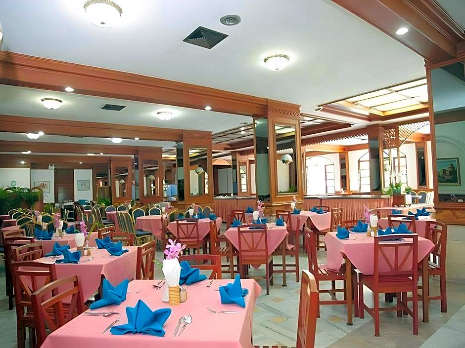 Royal Twins Palace Hotel