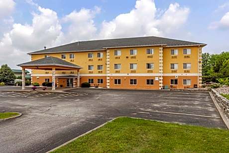 Comfort Inn Muscatine near Hwy 61