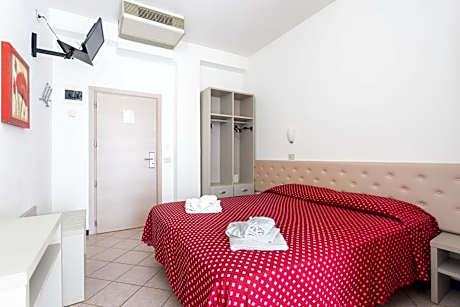 Deluxe Double or Twin Room with Sea View