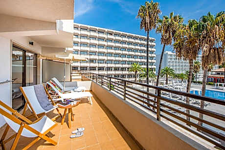 The Loft with Pool Solarium View