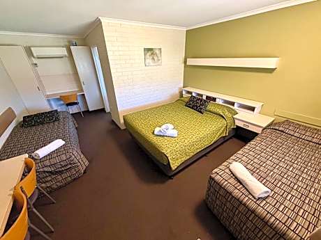 Economy Quadruple Room