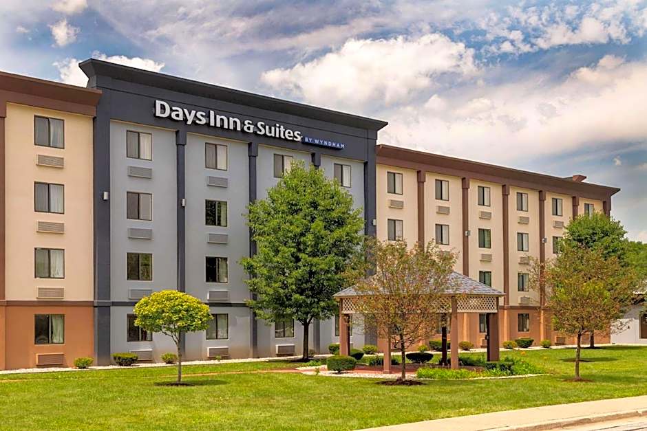 Days Inn and Suites by Wyndham Hammond, IN