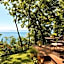 Gunnadoo Holiday Hut with Ocean Views and Jacuzzi