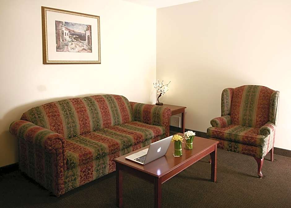 Foxwood Inn & Suites Drayton Valley