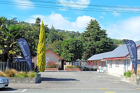 Castles Motel & Driftwood Motel