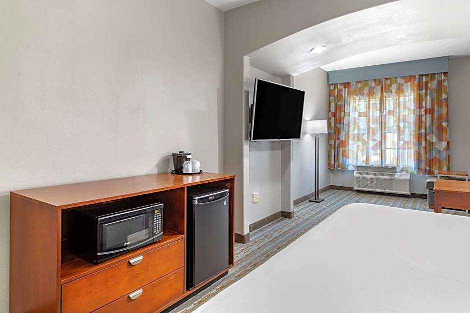 Comfort Inn & Suites