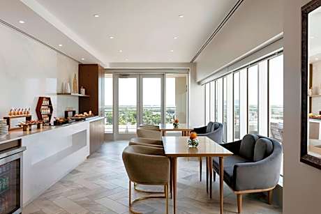 Club Room, 1 King Bed