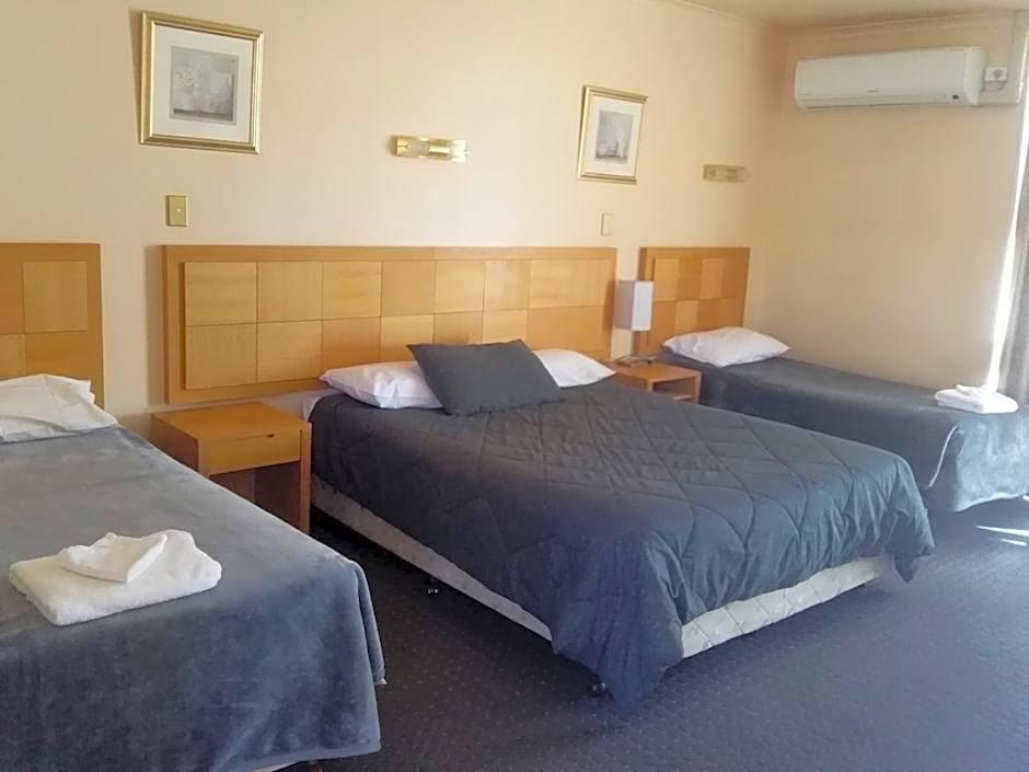 Desert Sand Motor Inn