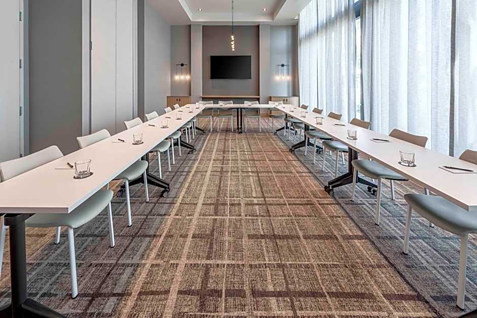 The Fort Sutter Sacramento Tapestry Collection by Hilton