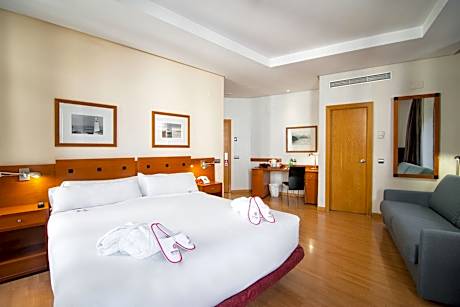 Superior Quadruple Room, Balcony (2 Twin Beds and 1 Double Sofa Bed)