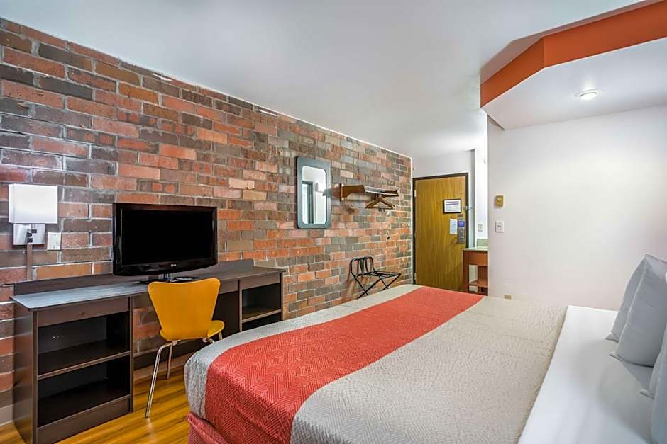 Motel 6-Madison, WI - East