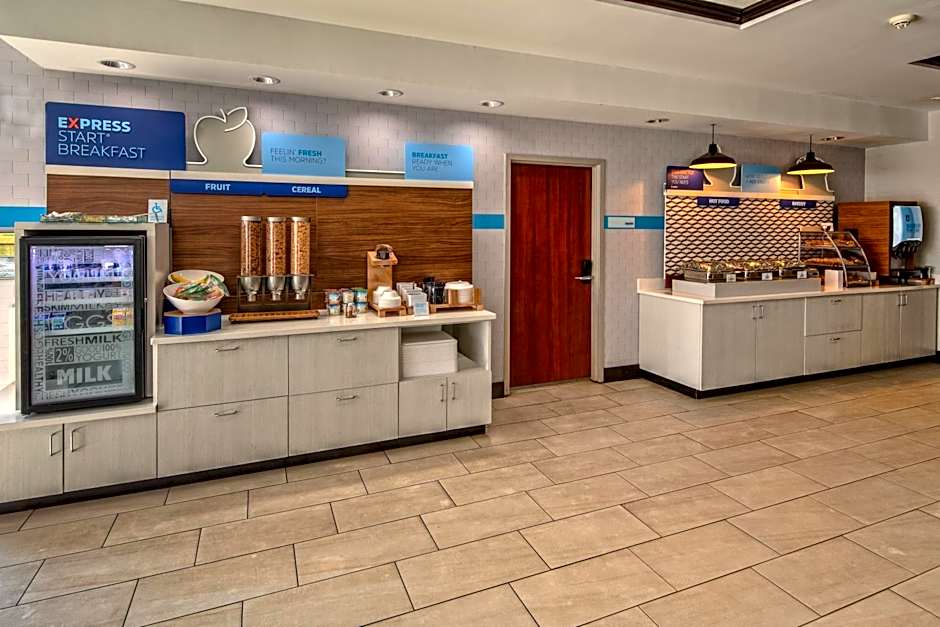 Holiday Inn Express Hotel & Suites Cookeville By IHG