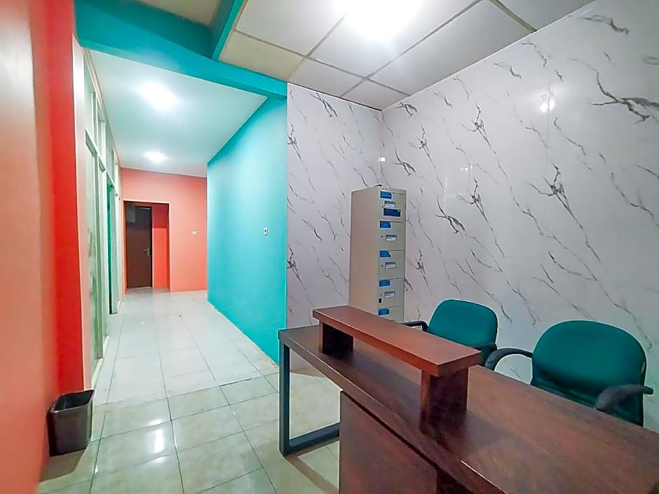 RedDoorz near Universitas YARSI