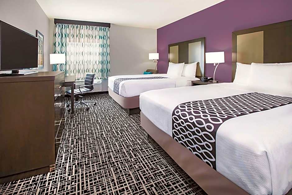 La Quinta Inn & Suites by Wyndham Dallas Plano - The Colony