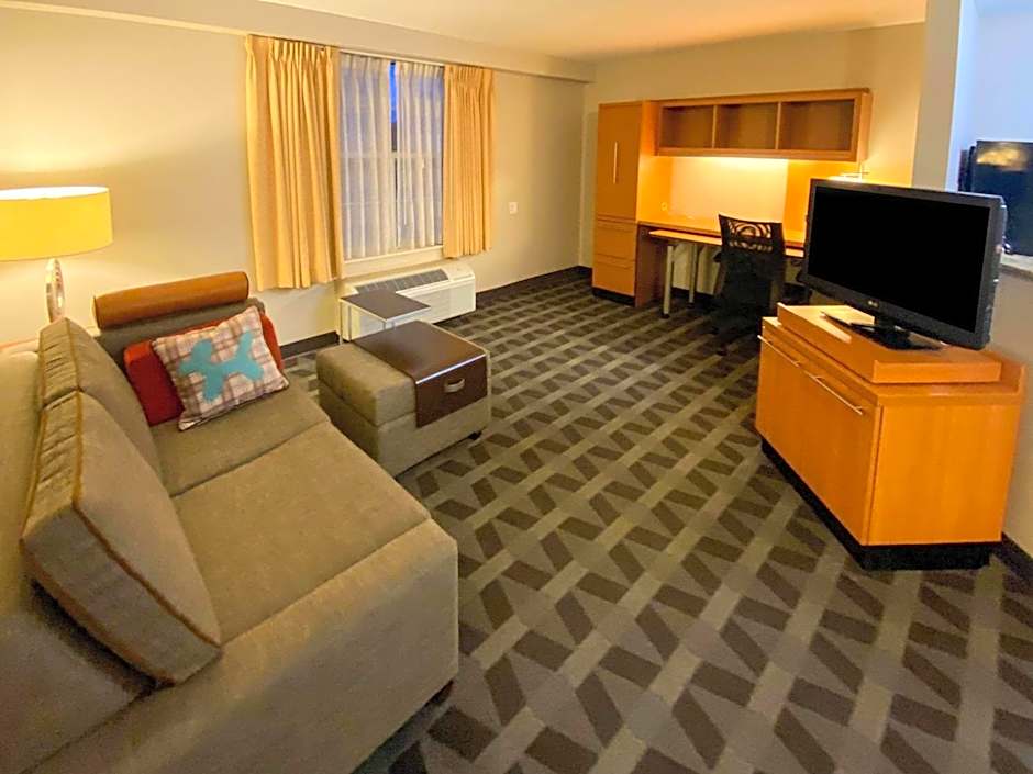 MainStay Suites Middleburg Heights Cleveland Airport