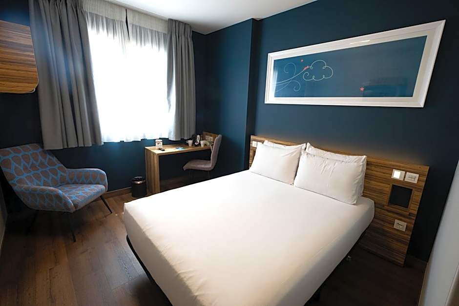 Photo 1 of 39 of Travelodge Madrid Metropolitano