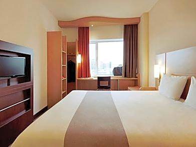 Standard Room with Queen Bed