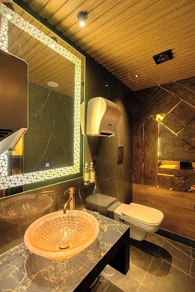 THE SINGH EMPIRE (CENTRAL DELHI)