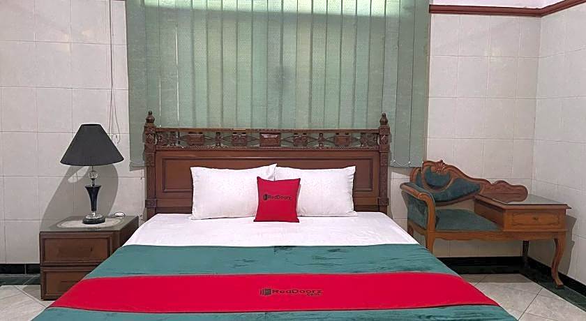 RedDoorz Syariah @ Karang Pilang