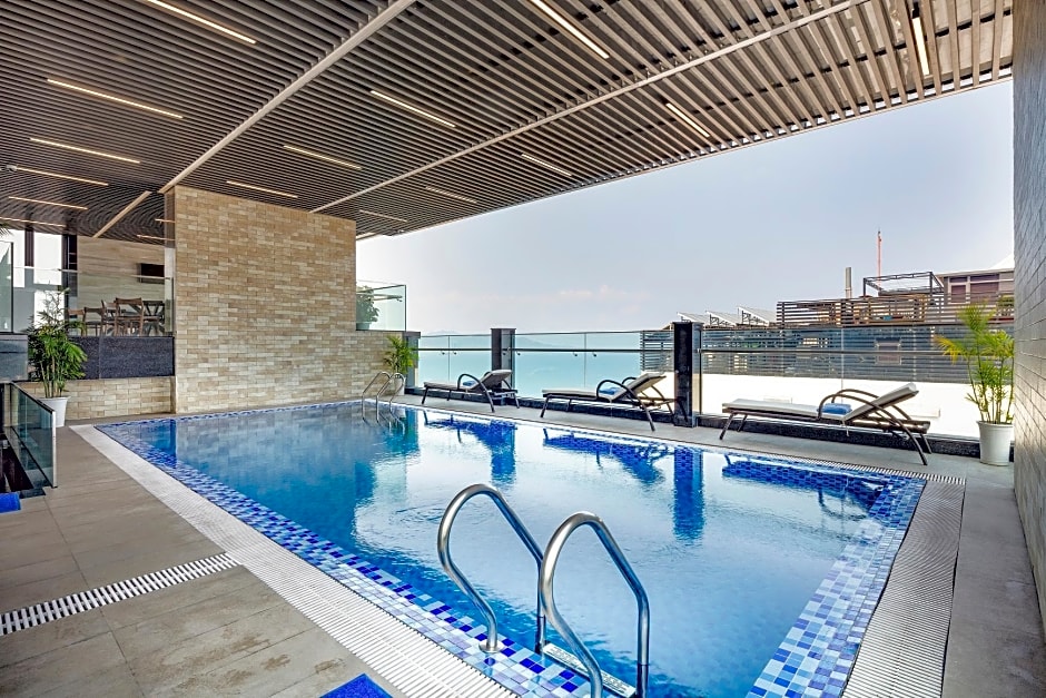 EMERALD BAY HOTEL & SPA