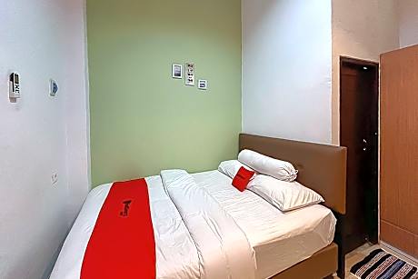 RedDoorz Syariah near Universitas Mulawarman