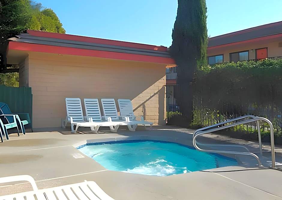 Days Inn by Wyndham Gilroy