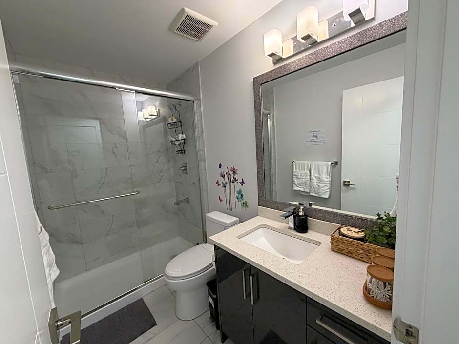 Lux Modern 2BR Radiant Suite+Free Parking