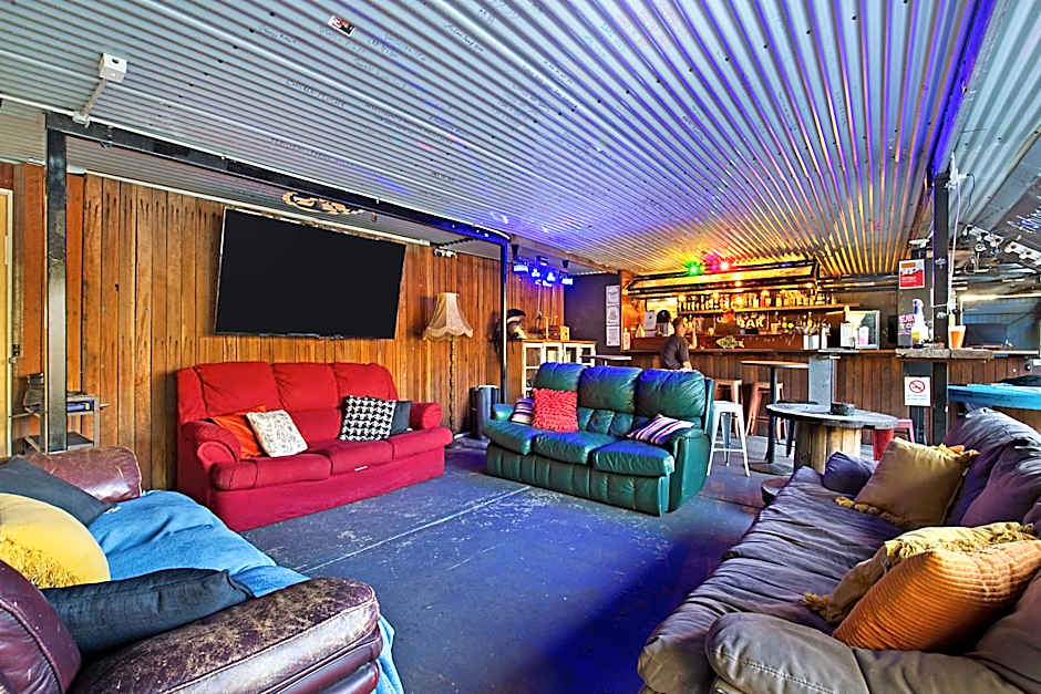 Gladstone Backpackers