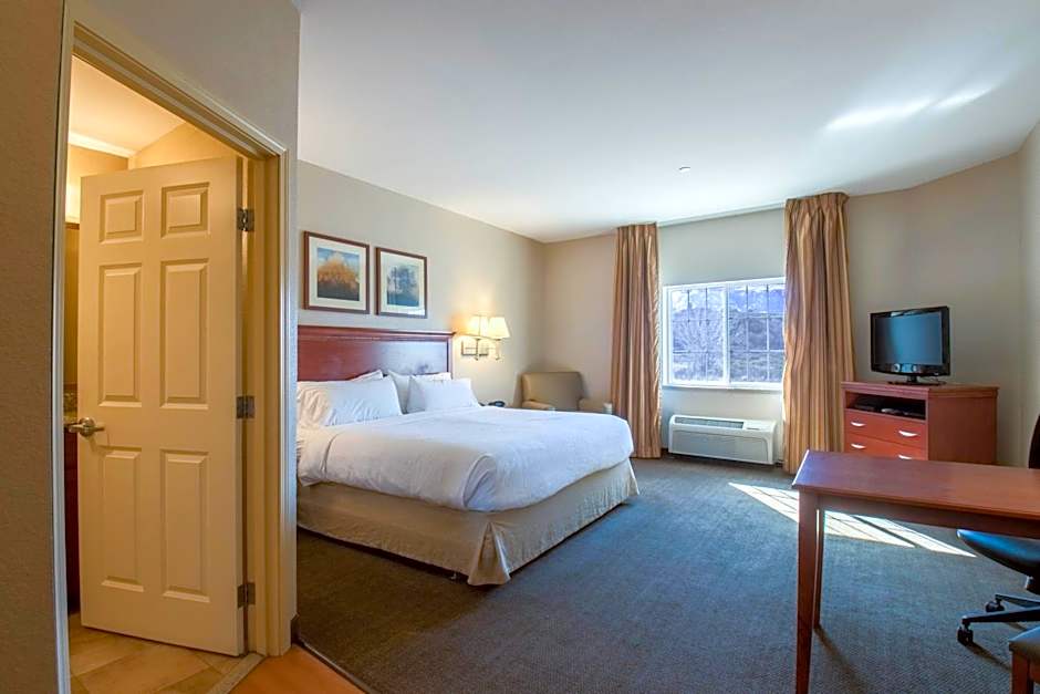 Western Slope Suites Parachute