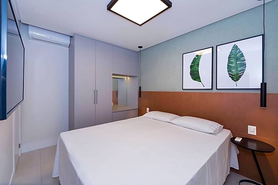 Adra 301 - Apartamento no centro de Bombinhas - Rooftop com piscina e academia - À poucos metros da praia - (Consultar serviços de roupas de cama e banho)