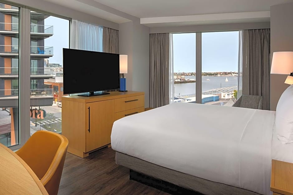 Hyatt Place Boston/Seaport District