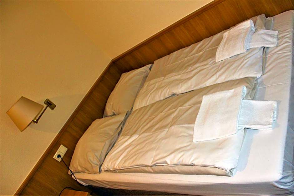 Hotel Alsterquelle 24h Check-in, Free Parking and WiFi