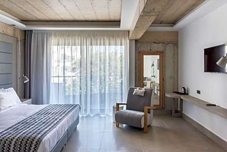 Junior Suite with Side Sea View and Sharing Pool - Annex