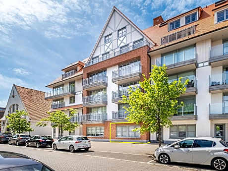 Apartment in St-Idesbald near the Beach