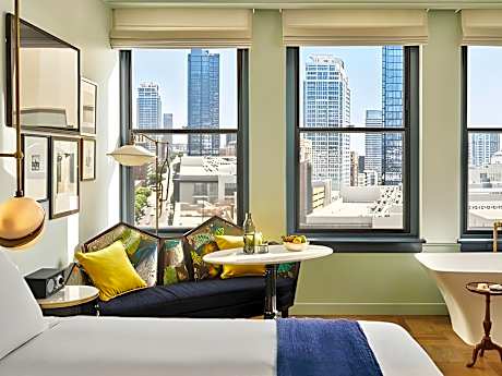 Salon, Guest Room, 1 King, City View