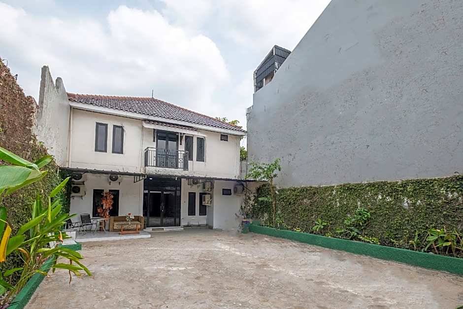 OYO Life 2391 Baladewa Residence Syariah