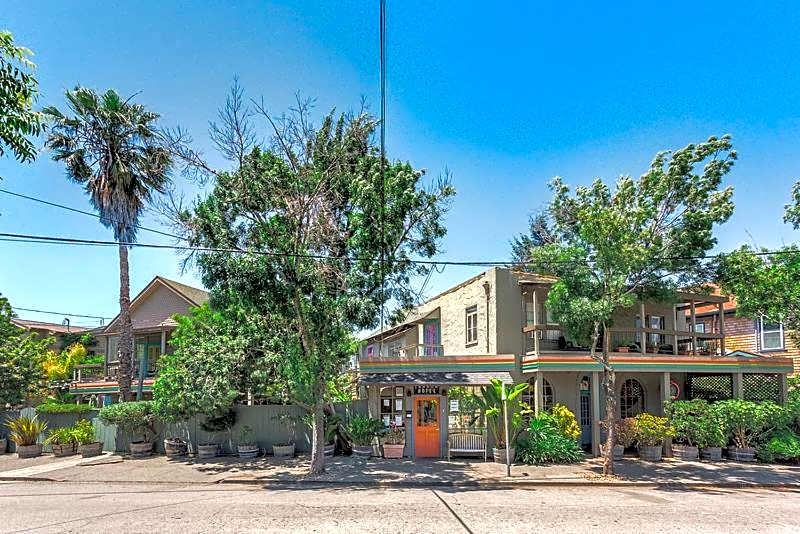 Panama Hotel and Suites