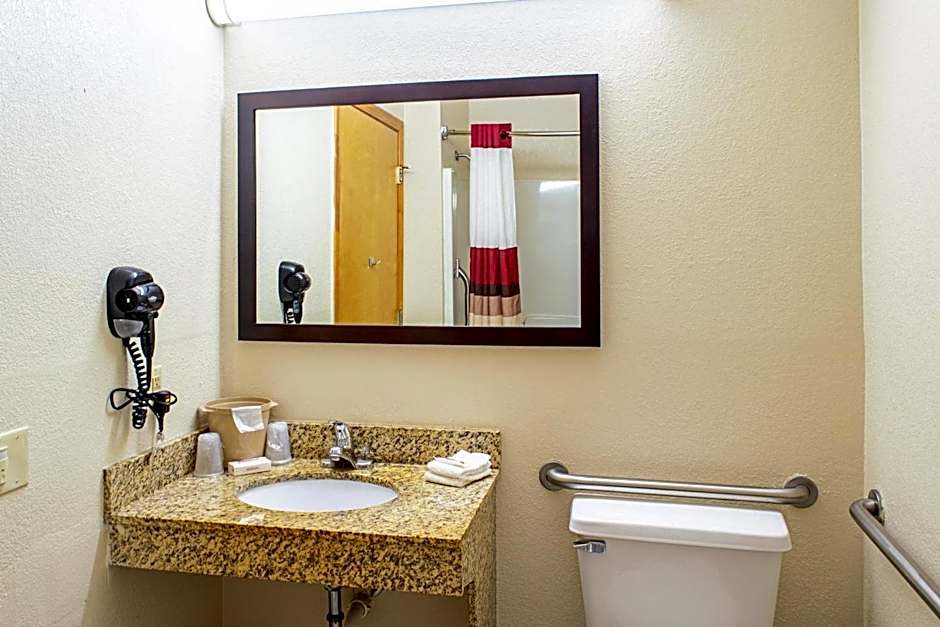 Red Roof Inn & Suites Middletown-Franklin