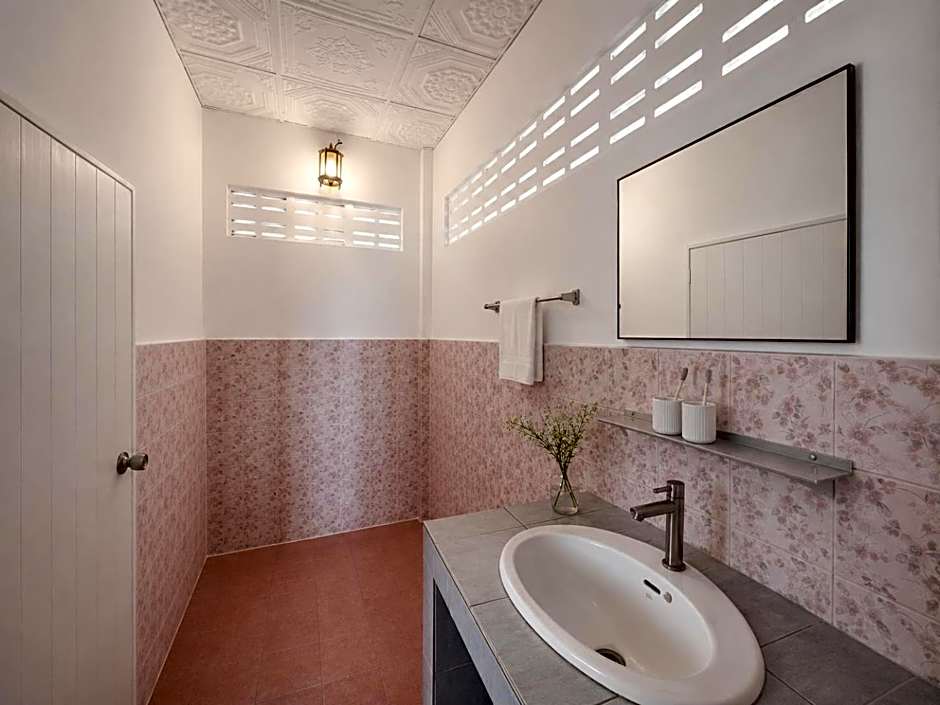 Secret Place Hotel and Restaurant