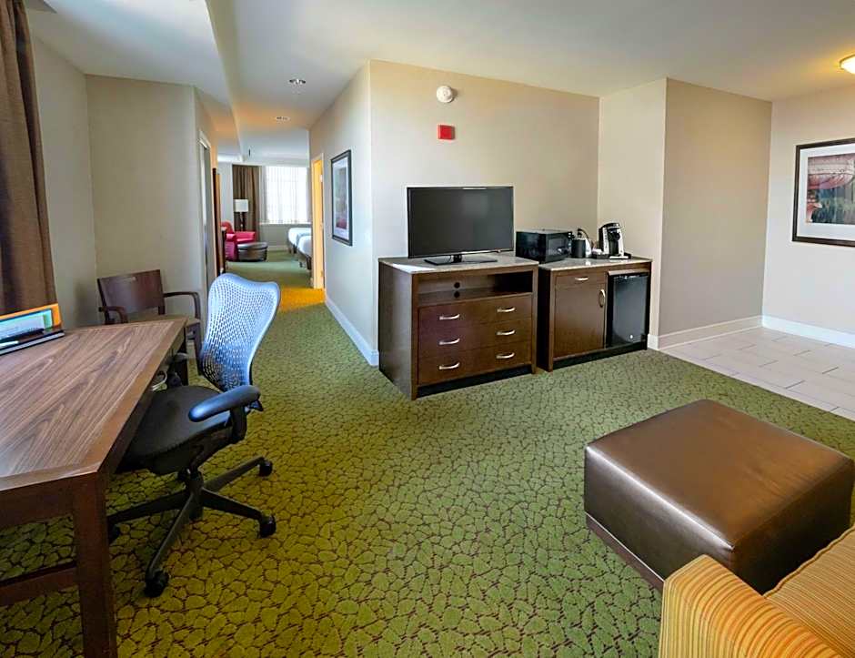 Photo 1 of 4 of Junior 2 Queen Beds Suite