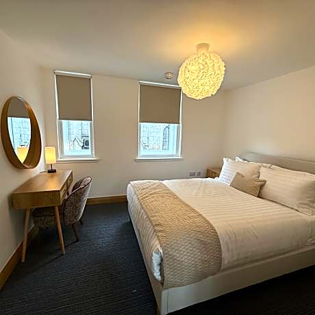 Deluxe One-Bedroom Apartment