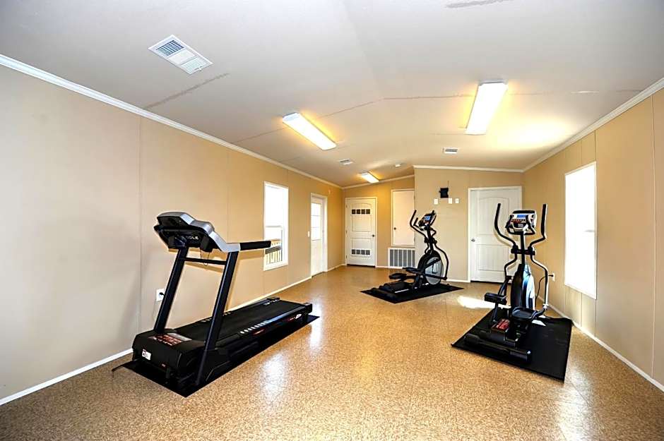 Instalodge Hotel and Suites Karnes City