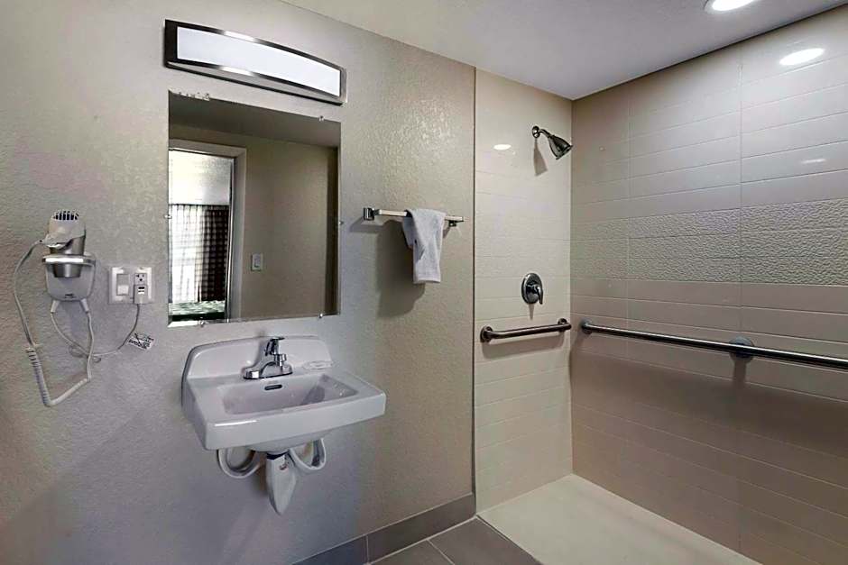 Quality Inn Saint Petersburg North-Tampa Bay