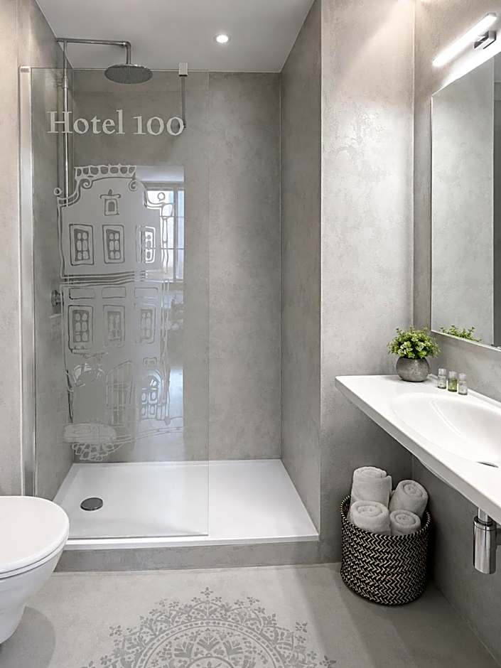 Hotel 100