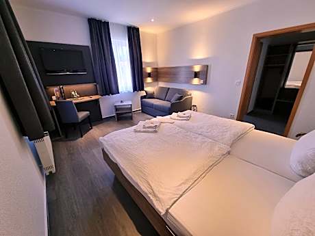 Dreibettzimmer-Standard-Eigenes Badezimmer