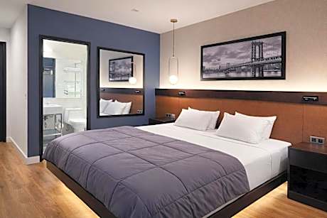 Deluxe King Room