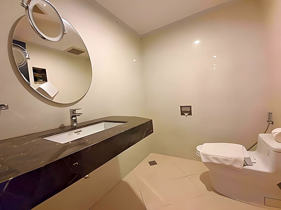 Aaron Riverview Hotel