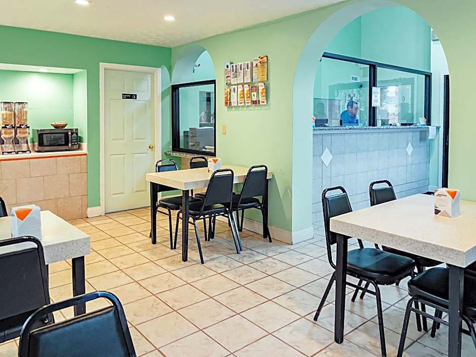 Rodeway Inn & Suites Carrollton