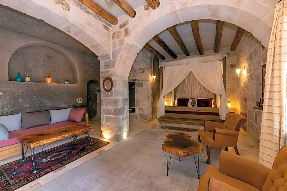 Hera Cave Suites